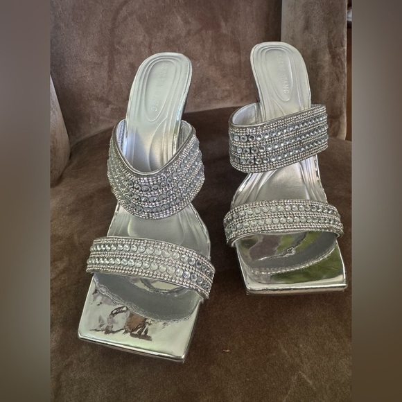 Azalea Wang Yonah embellished heeled sandals in silver - Picture 5 of 7